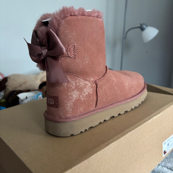 Limited edition Ugg boots - Picture 2 of 2